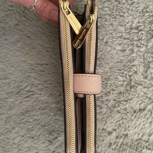 michael kors wristlet